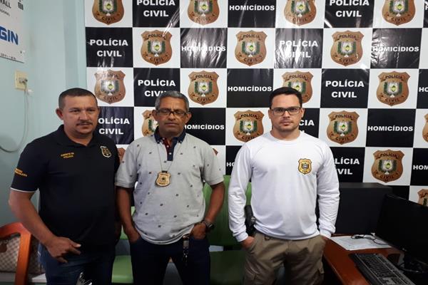 Agente Arnoudo, Agente Souza e o Delegado Cesar Ávila.